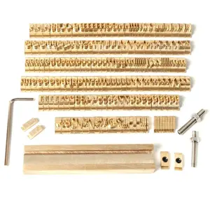 Ferramenta de vedação artesanal de couro para carimbo de molde de letras do alfabeto em latão personalizado 26 unidades