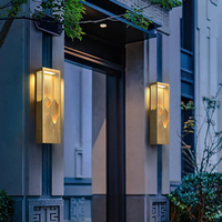 Lampu Dinding Dekorasi Modern Minimalis Lampu Sorot Eksterior Lampu Dinding LED Tahan Air Lampu Dinding Tenaga Surya Lampu Taman