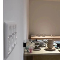 Plaque de commutateur lumineux LED standard luxueuse, plaque murale à quatre interrupteurs, prise électrique