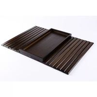 Großhandel: Umweltfreundliches, individuell bedruckbares Bambus-Sofa-Armlehnen-Tablett – Rutschfester Couch-Getränkehalter für breitwinkelige, geschwungene Sofas