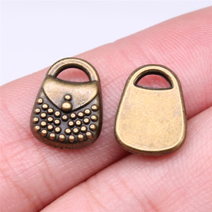 Breloque de sac à main à pois 14x11mm en alliage de zinc bronze antique pour cadeau d'amie shoppingue - Product Image 1