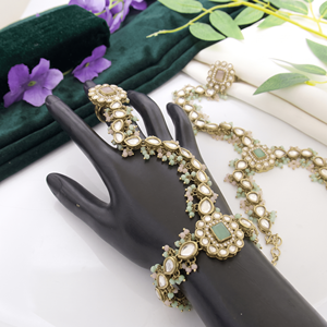 Bracelet manchette élégant en Kundan et Hathphool, bijou de main pour femme, idéal pour mariage, tenue ethnique traditionnelle, couleur or - Product Image 4