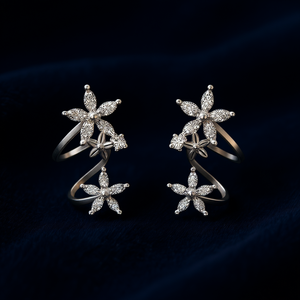 Eleganti Orecchini a Perno con Fiore in Argento 925 Placcato Oro Bianco, Cristallo e Strass Taglio Marquise, Montatura a Griffe, Gioielli Romantici da Sposa - Product Image 2