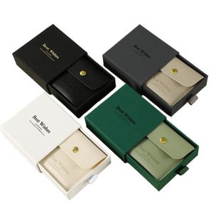 Estuche con Bolsa de Microfibra y Cajón para Guardar Pulseras, Ideal para Eventos Deportivos - Product Image 1