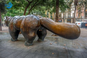 Escultura de Bronce de Mujer Desnuda Abrazándose, Gran Escultura de Arte Moderno para Jardín, Fernando Botero - Product Image 4