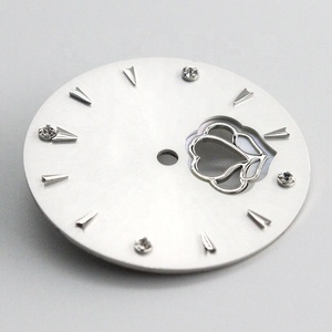 Cadran <span class=keywords><strong>de</strong></span> montre en argent sable <span class=keywords><strong>de</strong></span> haute qualité avec rayons <span class=keywords><strong>de</strong></span> soleil pour montres automatiques, incrustation <span class=keywords><strong>de</strong></span> diamants pour montre femme, pièce adaptée au mouvement 2824 - Product Image 6
