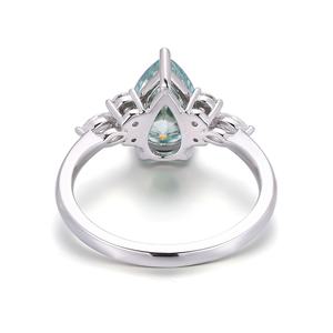 Anillo de Compromiso de Joyería Fina con Diseño de Seis Diamantes, Oro Blanco de 14K, Color VVS DEF, Moissanita Verde Corte Pera de 5CT - Product Image 3