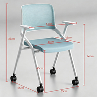 Chaise de formation pliable avec dossier en maille et pieds ergonomiques, roulettes pivotantes pour salle de formation, vente en gros directe d'usine