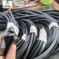 Extrudeuse de profilés d'isolation en PVC/Nylon YONGTUO pour portes/fenêtres en alliage d'aluminium, pompe à moteur, contrôle PLC, haute sécurité