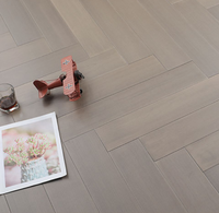 Plancher en bois dur de teck brésilien haut de gamme avec revêtement UV, classement de surface ABC, carreaux de sol à motif en chevrons