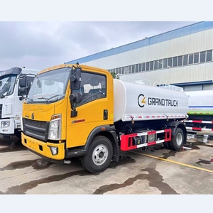 Camion-citerne à eau de haute qualité HOWO 4X2 avec direction à droite, réservoir de 8000 L, à vendre au Ghana - Product Image 1