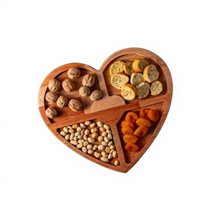 Assiette en bois en forme de cœur pour fruits secs, pour mariages et événements, pour bonbons, chocolats et fruits secs, à prix abordables - Product Image 1