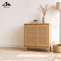Armoire à deux portes en chêne clair avec pieds en bois pour rangement de salon, livrée en kit