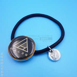 Élastique à cheveux en alliage avec logo en résine époxy, rond, nickel brillant, accessoire décontracté pour cheveux, collection Printemps 2024 - Product Image 3