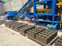 2025 Machine de fabrication de briques de presse manuelle d'idée d'entreprise de construction rentable avec bloc creux de ciment en béton à bas prix