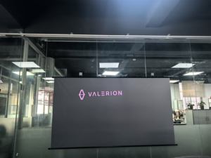 Écran de projection anti-lumière haute définition, tissu léger en polyester à suspension simple, montage mural pour la maison et le bureau - Product Image 1