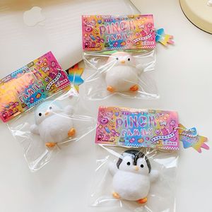 Jouets à presser pingouin mignons Kawaii, jouets sensoriels anti-stress à rebond lent, cadeaux d'anniversaire pour enfants et adultes - Product Image 4