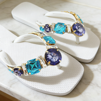 Chaîne de chaussures en cristal pour femme, en forme de V, avec strass, boucles décoratives, accessoires pour tongs, décorations de chaussures