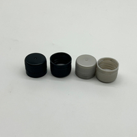 Couvercle de bouteille de cosmétique latéral nervuré en plastique de couleur personnalisée de 20 mm avec doublure Bouchon à vis évident en plastique durable pour boisson