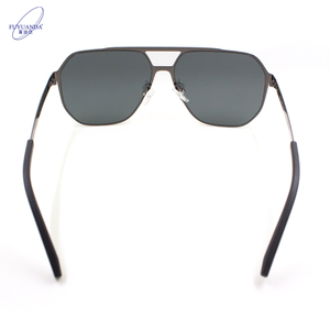<span class=keywords><strong>Lunettes</strong></span> <span class=keywords><strong>de</strong></span> <span class=keywords><strong>soleil</strong></span> <span class=keywords><strong>de</strong></span> conduite rétro classique unisexe avec logo personnalisé Monture en métal noir à la mode Lentilles PC & Tac gris/argent - Product Image 5
