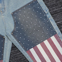 Jean cargo vintage personnalisé avec patchwork drapeau américain, denim rétro coupe droite avec rayures cloutées et broderie étoile