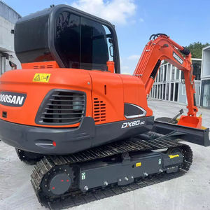 Excavadora de cadenas usada DOOSAN DX60 de 6 toneladas, origen Corea, buen rendimiento, motor y bomba principales, modelo 2023, capacidad de cazo de 0.21m. - Product Image 1