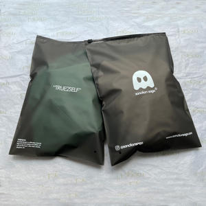 Sacs en plastique translucides noirs à fermeture éclair pour vêtements, sous-vêtements et chaussettes, avec logo personnalisé - Product Image 4
