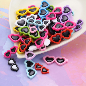 Charmes en résine en forme de cœur miniature Zili Kawaii pour la décoration de chaussures, porte-clés, décoration de coque de téléphone DIY - Product Image 3