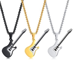 Collar con Colgante de Guitarra Chapado en Oro de Acero Inoxidable Estilo Hip Hop Popular con Cadena de Eslabones para Hombre - Regalo de Aniversario - Product Image 1