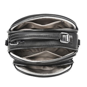 Sac messager pour femme en PU de haute qualité. Avec une fermeture éclair. Conçu par un designer renommé.9331 - Product Image 2