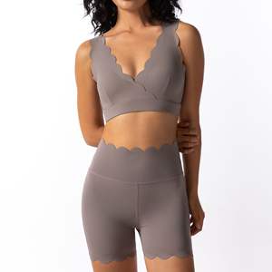 Débardeur à col en V avec coussinets de poitrine respirants, coupe ajustée, idéal pour le sport, la course, le fitness, l'entraînement et le yoga (soutien-gorge intégré) - Product Image 3