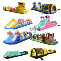 Parc aquatique gonflable rose et menthe moderne avec parcours d'obstacles et toboggan flottant pour piscine de jardin et location pour fêtes estivales