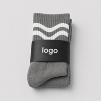 Chaussettes de sport athlétiques pour homme en coton côtelé jacquard rayé gris personnalisées avec conception et maquette GRATUITES