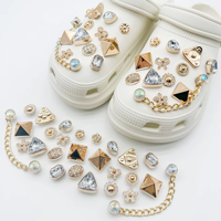 Ensemble de décorations de luxe Bling Bling pour chaussures, breloques pour pantoufles, accessoires en plastique pour sabots, chaîne de perles, décorations de chaussures DIY de créateur