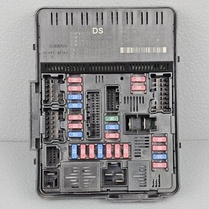 Boîte à fusibles du moteur Nissan Teana 284B73TS0A, boîte de jonction avec fusibles pour système électrique automobile - Product Image 2