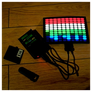 <span class=keywords><strong>Autocollant</strong></span> de <span class=keywords><strong>voiture</strong></span> EL avec flash activé par le son. Synchronise avec la musique de l'autoradio. La synchronisation son-licht transforme votre verre en spectacle de lumière dynamique - Product Image 6