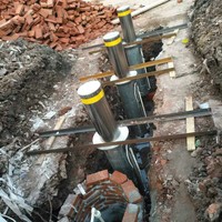 Borne de sécurité rétractable électrique hydraulique automatique en acier inoxydable haute sécurité à télécommande pour la sécurité routière