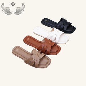 Sandales pour femmes confortables et tendance, nouvelle conception estivale, pour un usage décontracté à la plage, avec des semelles souples. Sandales plates pour femmes. - Product Image 1