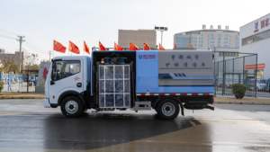 DFAC Highway Road Fence Máquina de limpieza Guardrail Washing Truck para las ventas - Product Image 4