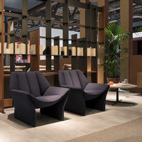 Chaise de canapé en tissu au design créatif avec cadre en fer Vente en gros pour le salon Repose-pieds inclus