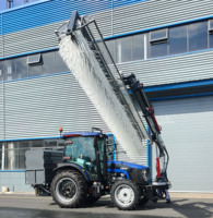Machine de nettoyage de panneaux solaires photovoltaïques industriels, véhicule à brosse rotative pour le nettoyage des panneaux solaires, équipement de nettoyage PV