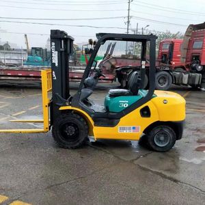 Chariot élévateur diesel Komatsu 3T d'occasion, 4 roues, garantie 1 an, utilisation extérieure portable, vente chaude - Product Image 5