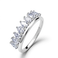 Bague Couronne Goutte d'Eau de Luxe Légère en Argent Sterling S925 Plaqué Or avec Rangée de Diamants de Laboratoire Couleur D pour Femme