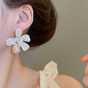 Pendientes Retro de aguja de plata de verano, joyería de moda, pendientes de gota en forma de flor de resina de circón para mujer - Product Image 3