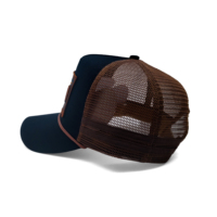 Casquette de camionneur Logo brodé Impression à bord personnalisée Haute qualité 5 panneaux Deux tons Casquette de camionneur à pression Casquette de camionneur à rayures latérales
