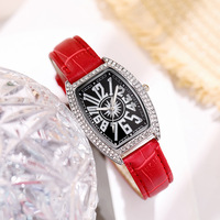 Montre pour femme à bracelet carré en cuir tendance, avec diamants, forme tonneau, grands chiffres et cadran facetté