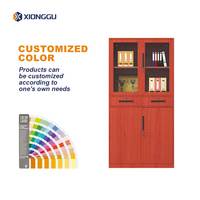 Armoire de bureau en acier grain de bois rouge avec porte vitrée, tiroirs verrouillables et étagères pour archives de travail