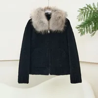 Manteau court en vraie fourrure de mouton pour femme, coupe ajustée, avec col en fourrure de raton laveur, fermeture éclair, chaud, collection 2026 JT605