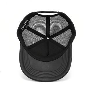 Gorra Trucker de 5 Paneles de Cuero Sintético al por Mayor, Gorra Trucker Gótica Negra con Logotipo Bordado de Calavera Personalizado para Regalos - Product Image 5