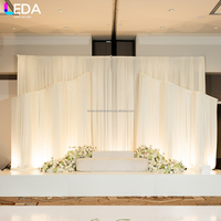 Arche métallique beige plissée ondulée LEDA pour décoration de mariages et événements, support de toile de fond pour mariage